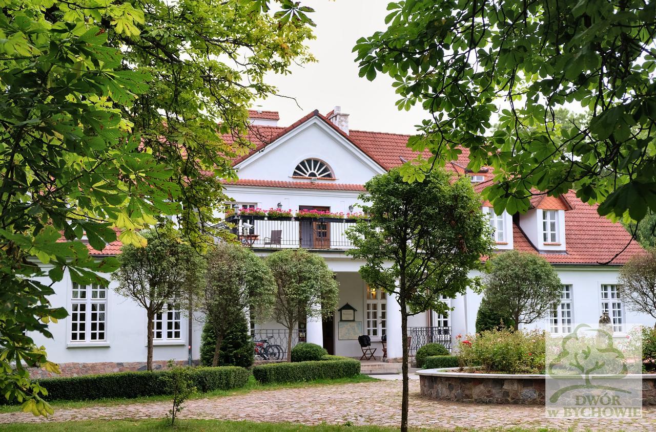 Dwor W Bychowie Gniewino Exterior photo